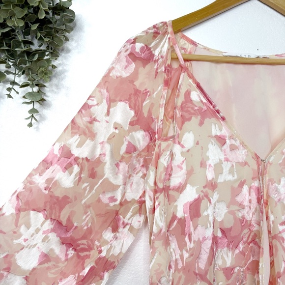 ASTR • Kamari Floral Burnout Long Sleeve Top - Picture 6 of 7